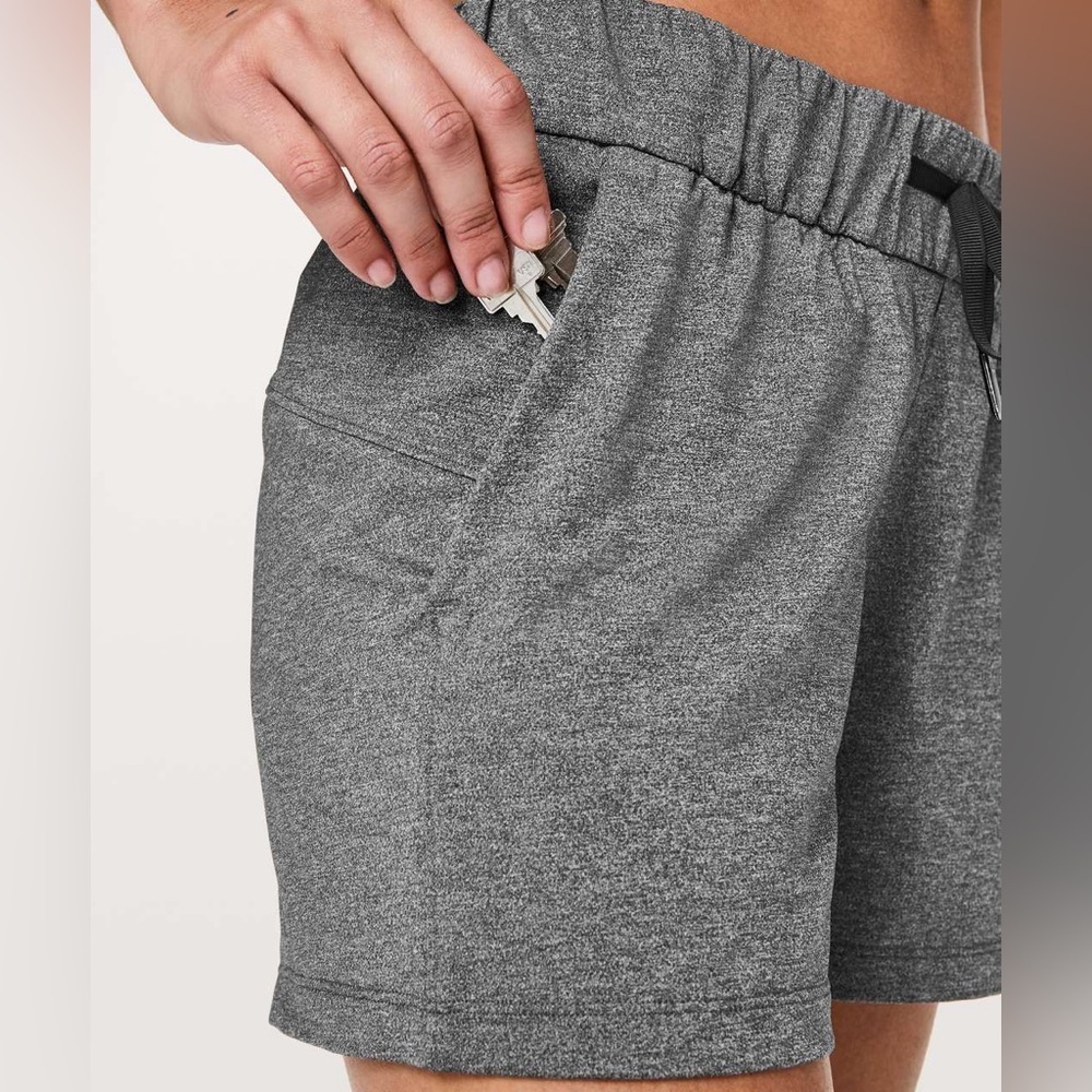Lululemon On The Fly Short *2.5" Inseam Heathered Black Women’s Workout Size 8 - Picture 4 of 13
